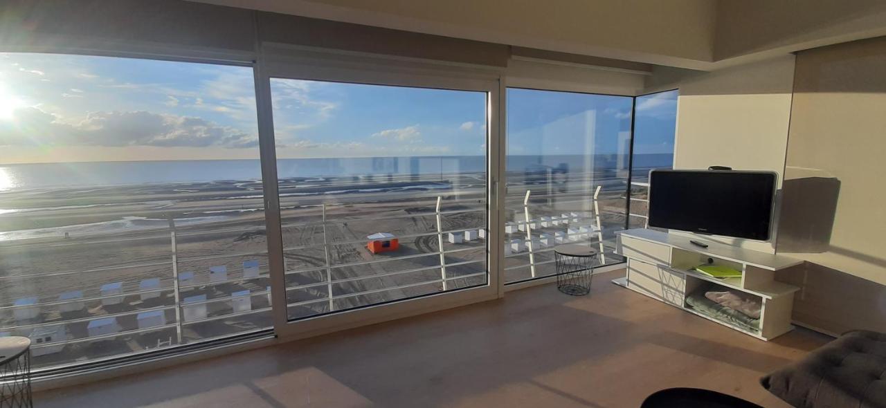 Appartment With Frontal Sea View With 3 Bedrooms Koksijde Exterior foto